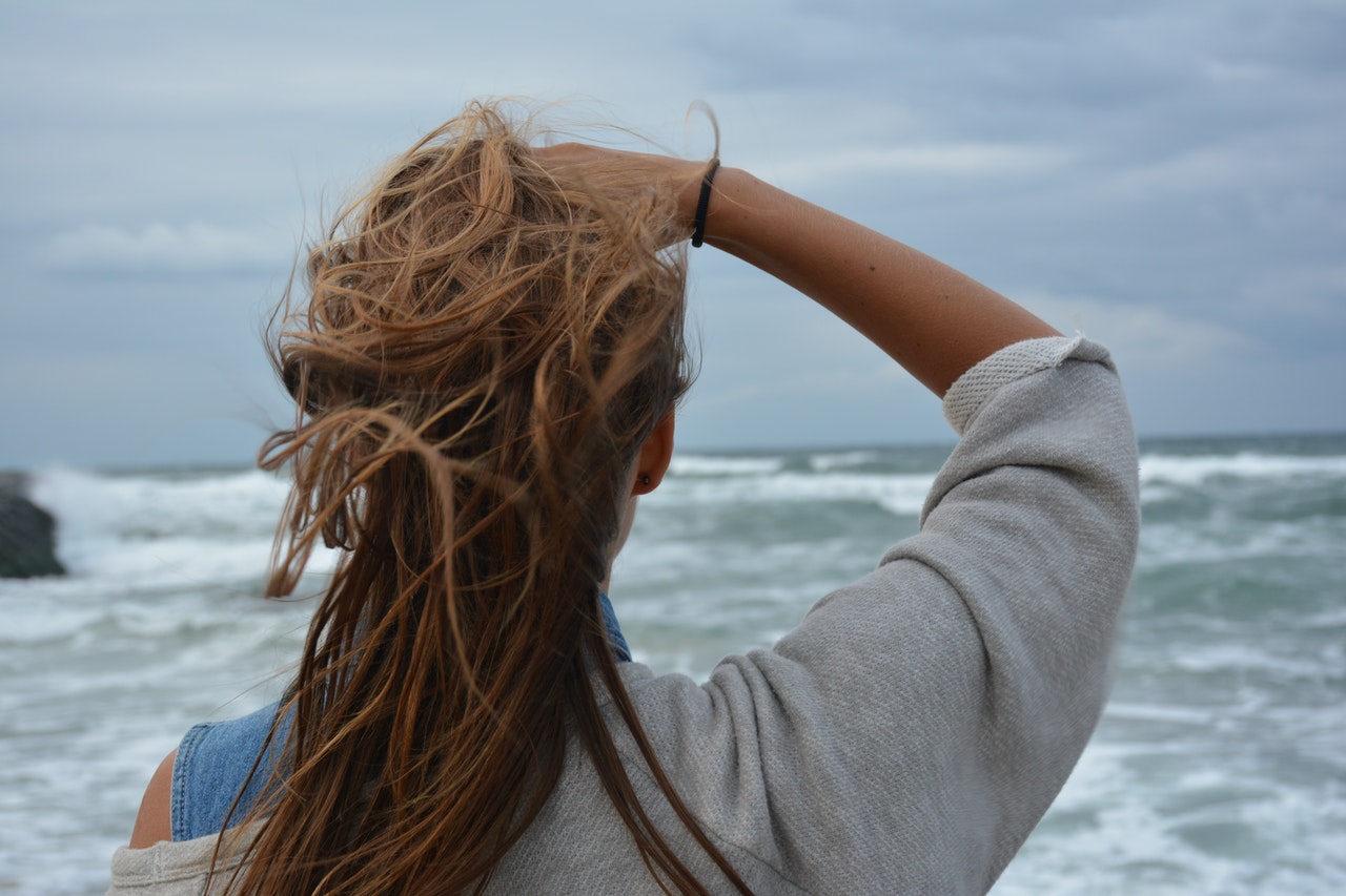 Porter des extensions cheveux à la mer, bonne ou mauvaise idée ?